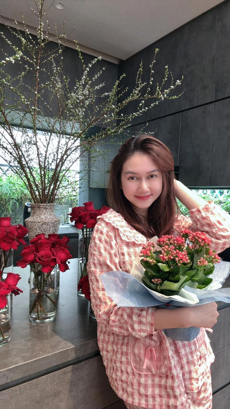 Sao việt 24h bảo thy thả tim bình luận hỏi chuyện có em bé xuất hiện bên con trai với chiếc bụng lùm lùm - 9