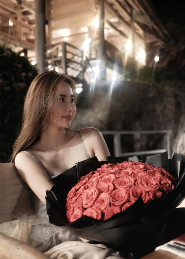 Sao việt 24h bảo thy thả tim bình luận hỏi chuyện có em bé xuất hiện bên con trai với chiếc bụng lùm lùm - 14