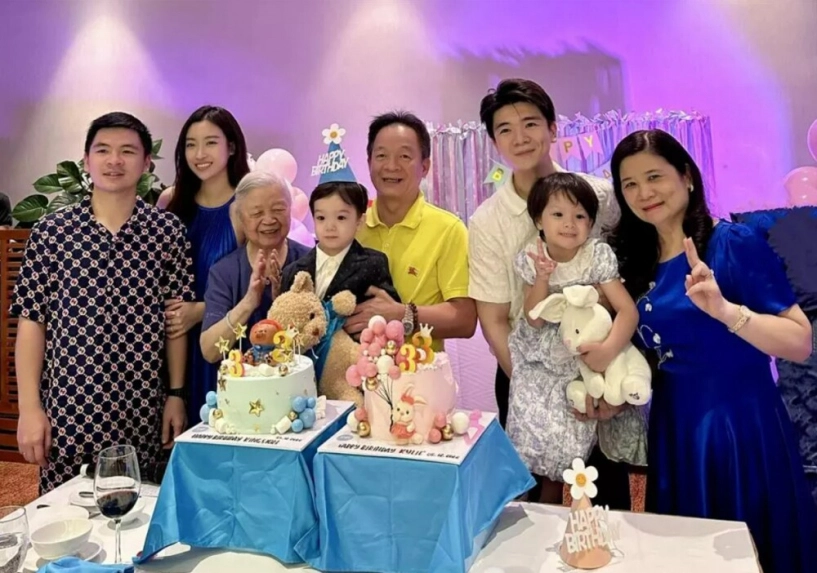 Sao việt 24h bố chồng đại gia của đỗ mỹ linh trẻ trung đón tuổi 63 có 3 cháu vẫn được các con trai quấn quýt - 4
