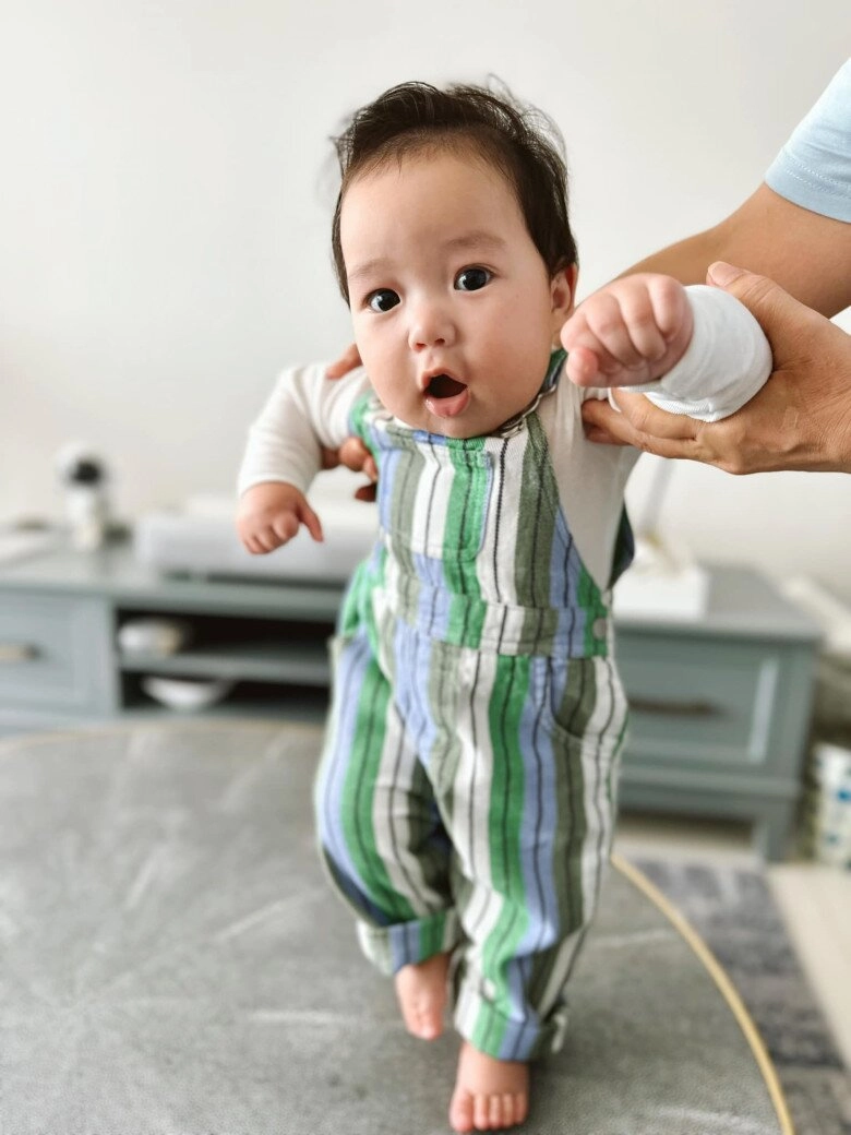 Sao việt 24h bố chồng đại gia của đỗ mỹ linh trẻ trung đón tuổi 63 có 3 cháu vẫn được các con trai quấn quýt - 7