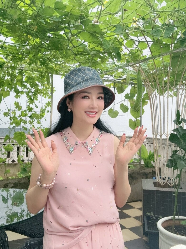Sao việt 24h bố chồng quyền lực của khánh thi hiếm hoi lộ diện khoe cảnh đãi tiệc gần 20 bàn trong biệt thự của phan hiển - 10