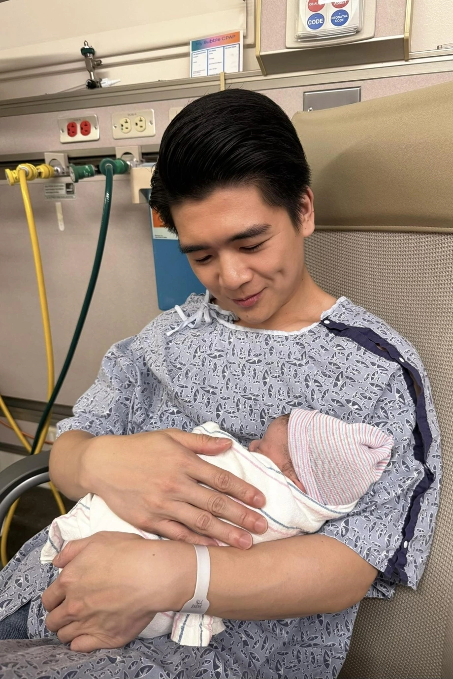 Sao việt 24h cháu gái mới sinh của đỗ mỹ linh lần đầu lộ mặt xinh như búp bê là bản sao của bầu hiển - 5