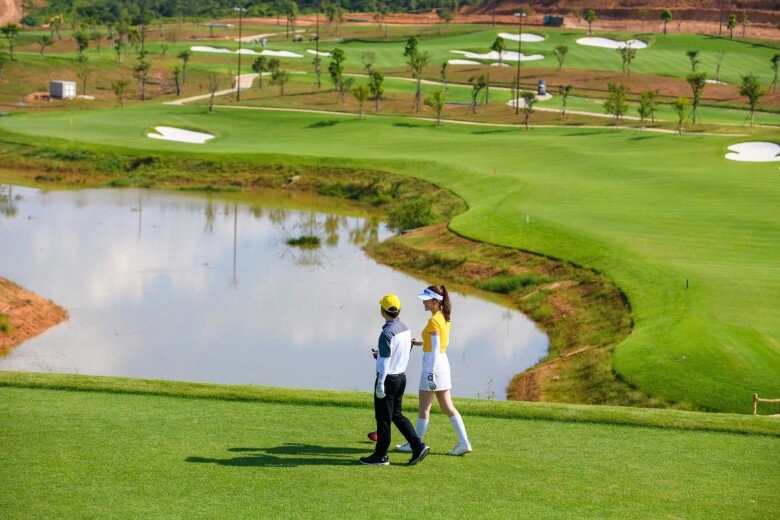 Sao việt 24h chồng đỗ mỹ linh khoe ảnh chơi môn thể thao quý tộc sánh đôi cùng vợ hoa hậu nhìn như phim ngôn tình - 2