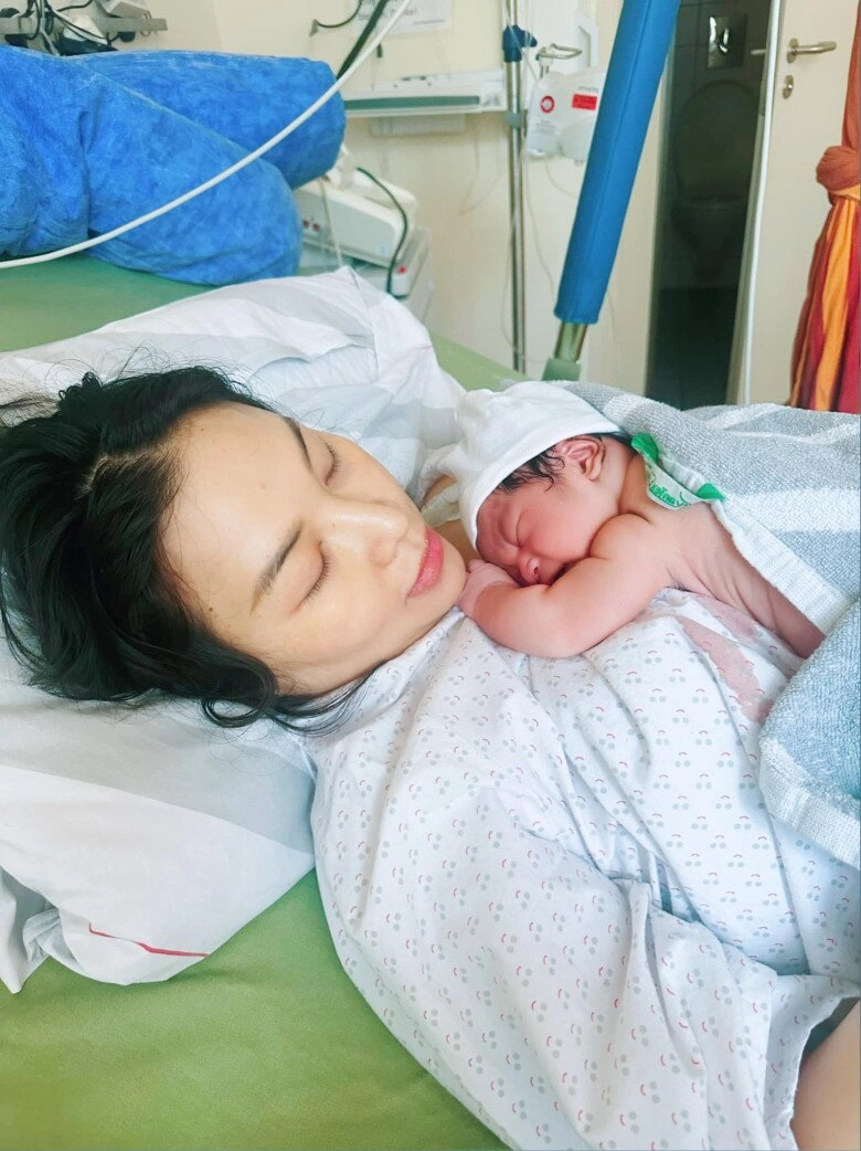 Sao việt 24h chồng đỗ mỹ linh khoe ảnh chụp từ đằng sau của con gái cưng mái tóc dài như thiếu nữ thành tâm điểm - 8