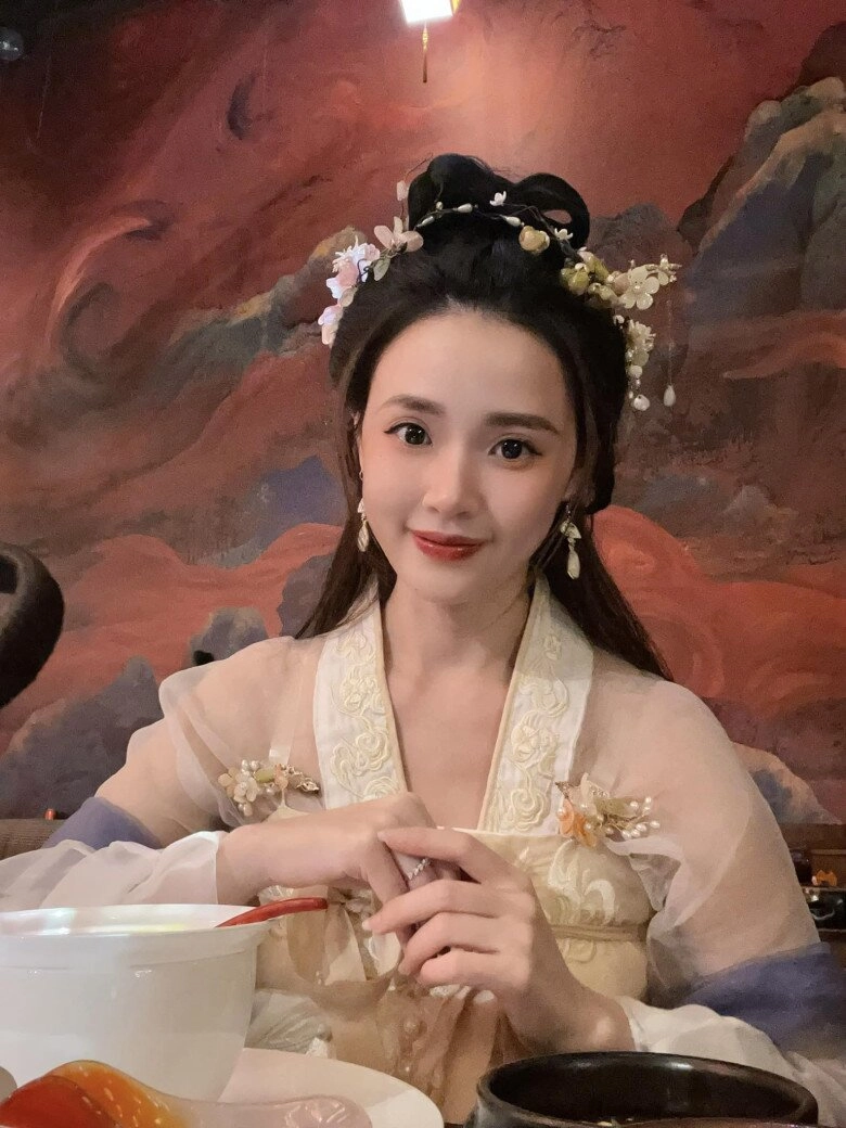 Sao việt 24h cô dâu hào môn midu đẹp mỹ miều khi dự tiệc cung đình chồng thiếu gia không xuất hiện cùng như trước - 2