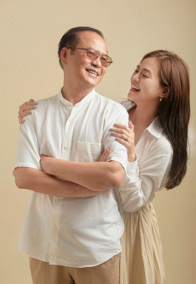 Sao việt 24h con gái lai hàn quốc của sam lạ hoắc với mái tóc dài trắng xóa xưa giống con trai giờ nhìn chuẩn công chúa - 11