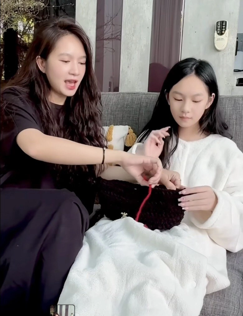 Sao việt 24h con gái lý hải càng lớn càng xinh đẹp vũ đạo giỏi nhan sắc được ví như bản sao của mẹ minh hà - 6