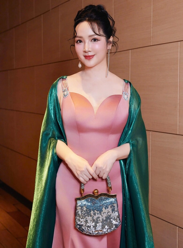 Sao việt 24h con gái mc thành trung thân thiết bên bố dượng người tây nhóc tì tuổi 15 phổng phao ra dáng thiếu nữ - 13