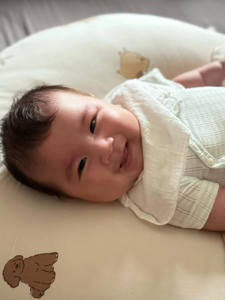 Sao việt 24h con gái nhật kim anh thần thái sang chảnh như đúc cùng một khuôn với mẹ 6 tháng tuổi đã đi làm - 8