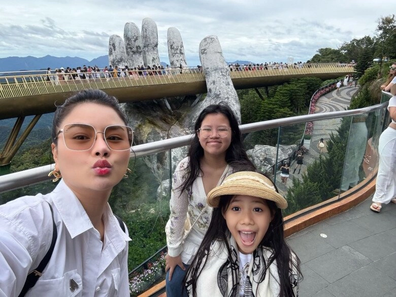 Sao việt 24h con gái shark bình nhận mẹ doanh nhân là sư phụ vì nể phục tài kinh doanh nhan sắc trổ nét ở tuổi 12 - 10