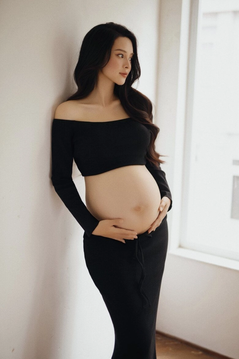 Sao việt 24h con gái út quyền linh khoe lưng trần nuột nà ở thành rome tinh tế đáp trả bình luận mỉa mai - 6