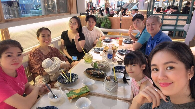 Sao việt 24h con gái út quyền linh khoe lưng trần nuột nà ở thành rome tinh tế đáp trả bình luận mỉa mai - 7