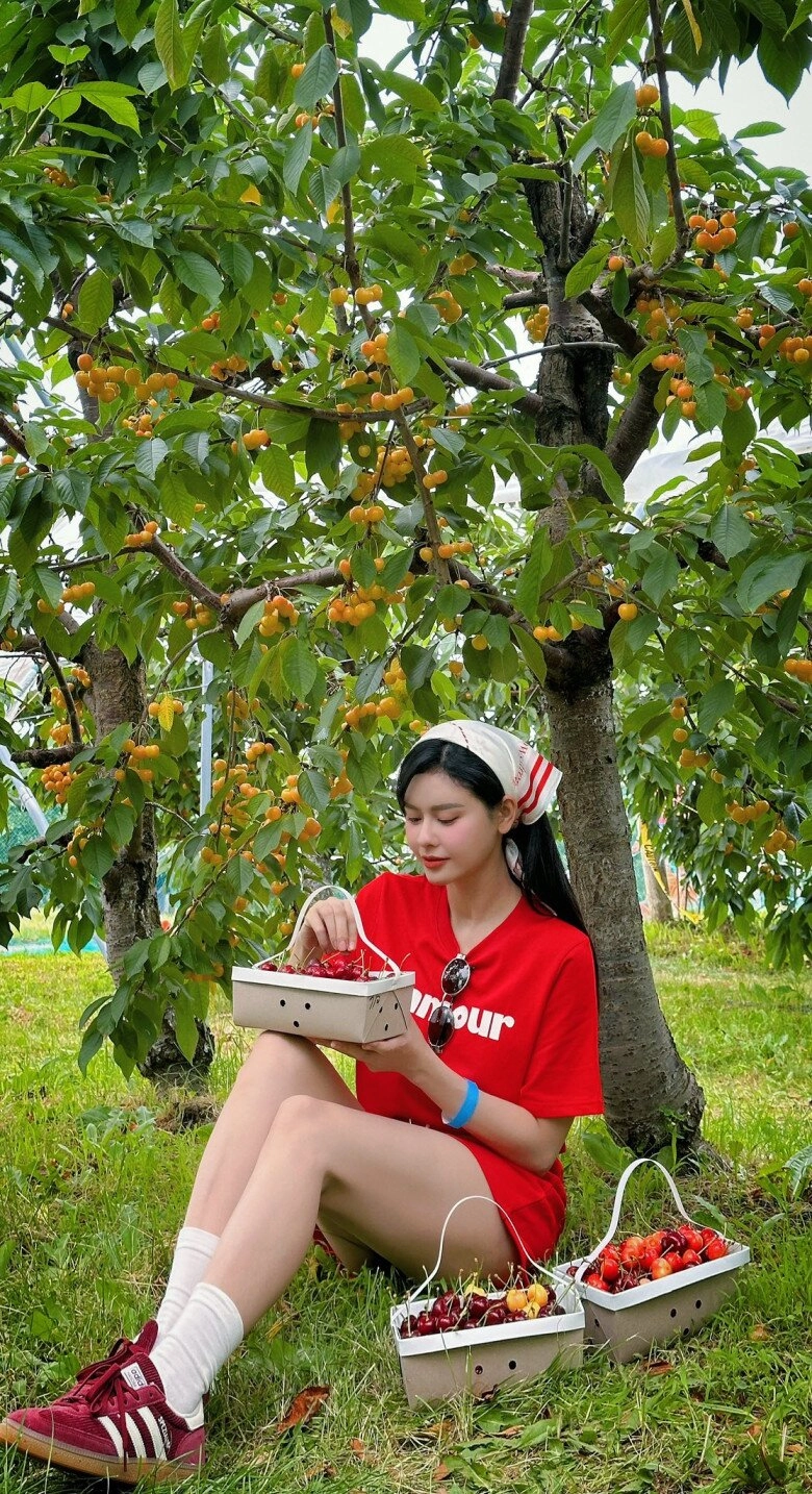 Sao việt 24h con gái út quyền linh khoe lưng trần nuột nà ở thành rome tinh tế đáp trả bình luận mỉa mai - 11