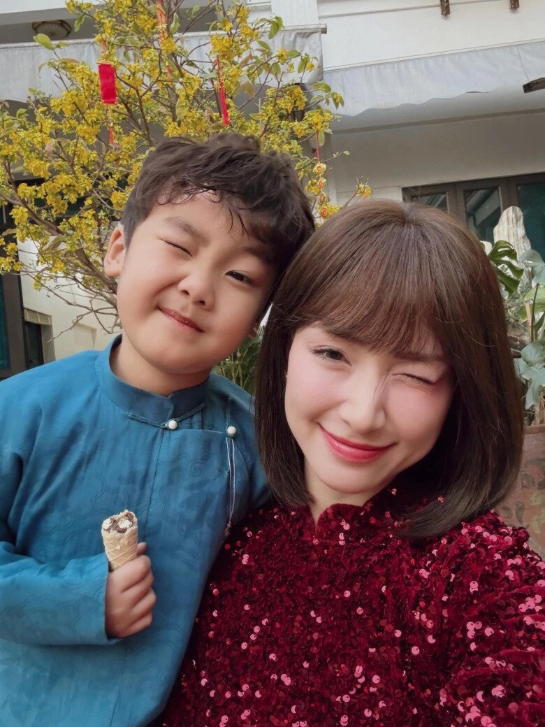 Sao việt 24h con trai hòa minzy - hot boy nhí có gần 2 triệu fan trên mạng xã hội nay đen xì mẹ nhận không ra - 5