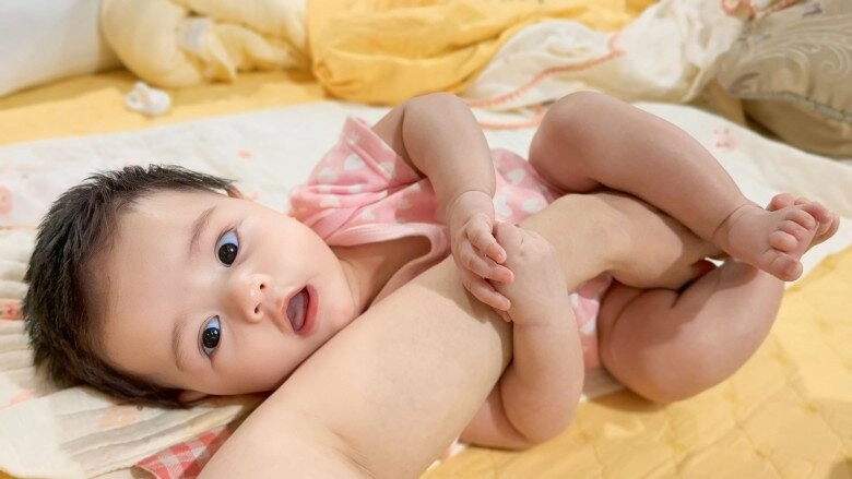 Sao việt 24h diva mỹ linh khoe khoảnh khắc ông xã anh quân hãnh diện ngắm con gái trên sân khấu ngượng nghịu khi bị phát hiện - 11
