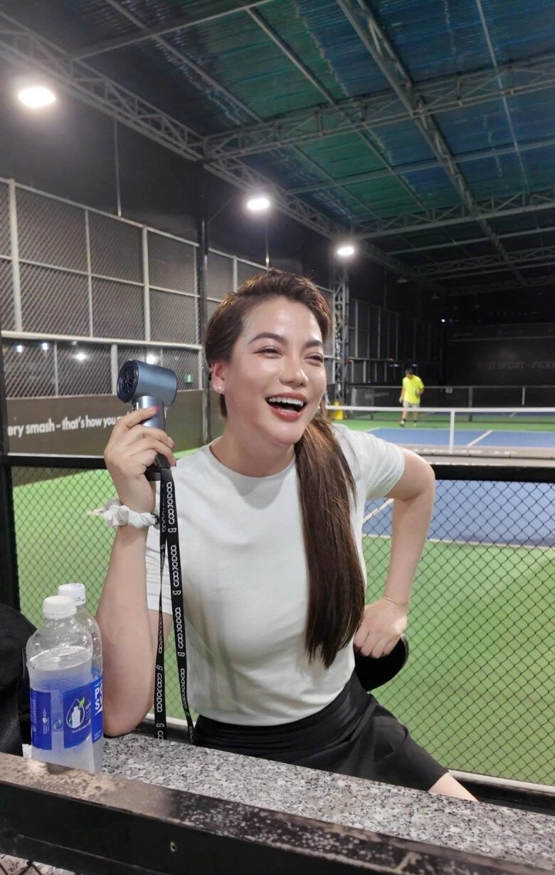 Sao việt 24h diva mỹ linh khoe khoảnh khắc ông xã anh quân hãnh diện ngắm con gái trên sân khấu ngượng nghịu khi bị phát hiện - 15