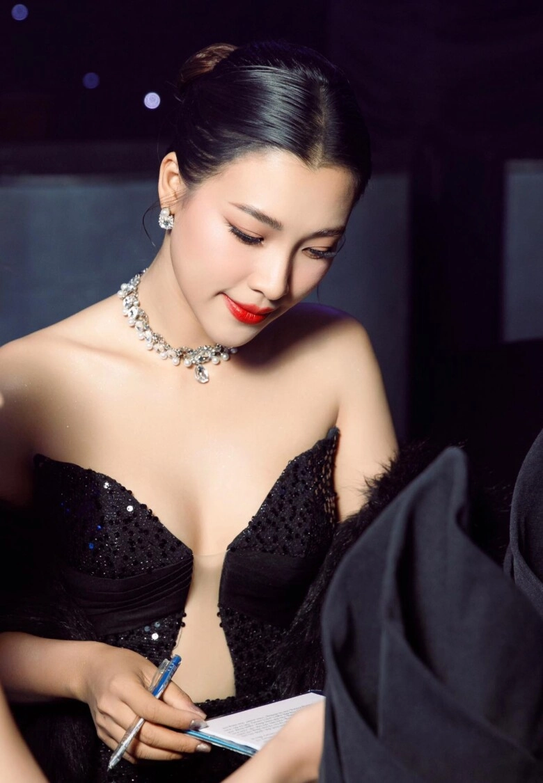 Sao việt 24h đỗ mỹ linh tan chảy khi được con gái và cặp sinh đôi nhà anh chồng đỗ quang vinh tặng quà đặc biệt - 13