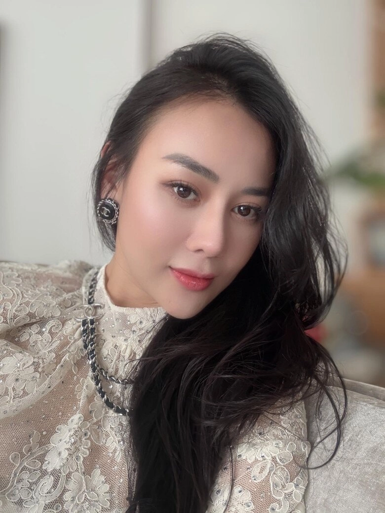 Sao việt 24h hậu đám cưới tại quê nhà hhen niê đeo vàng đỏ người ông xã nhiếp ảnh gia hớn hở không kém - 8