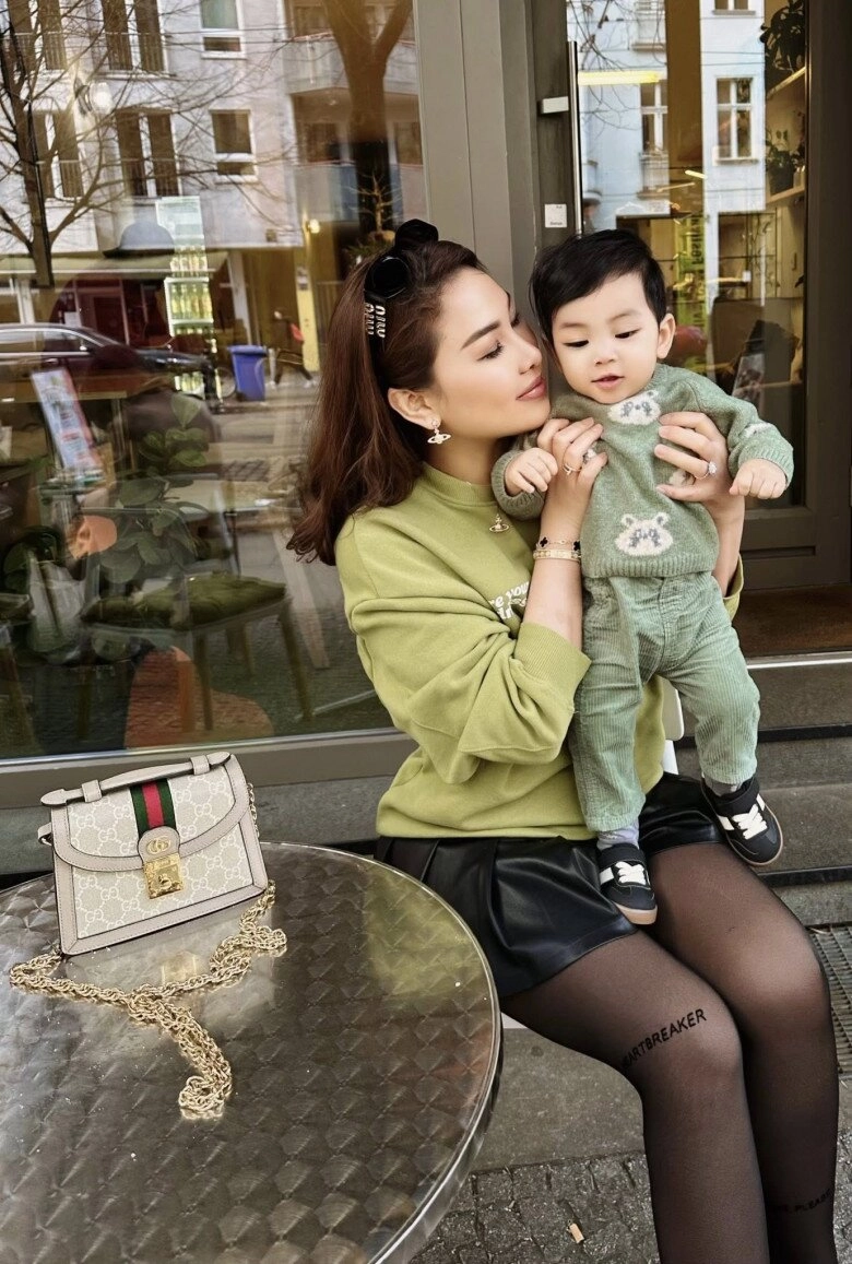 Sao việt 24h hh phương lê mặc crop top lộ bụng bầu 4 tháng to tròn đi xế hộp tiền tỷ xem chồng vũ luân diễn - 11