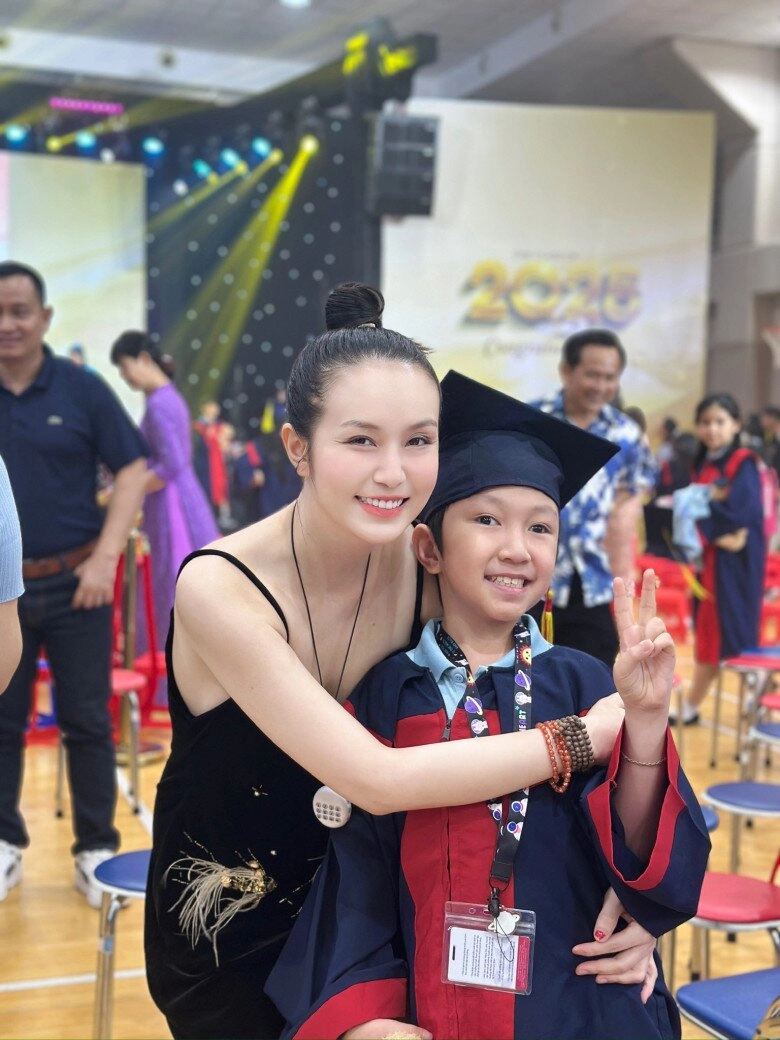 Sao việt 24h hh phương lê mặc crop top lộ bụng bầu 4 tháng to tròn đi xế hộp tiền tỷ xem chồng vũ luân diễn - 12