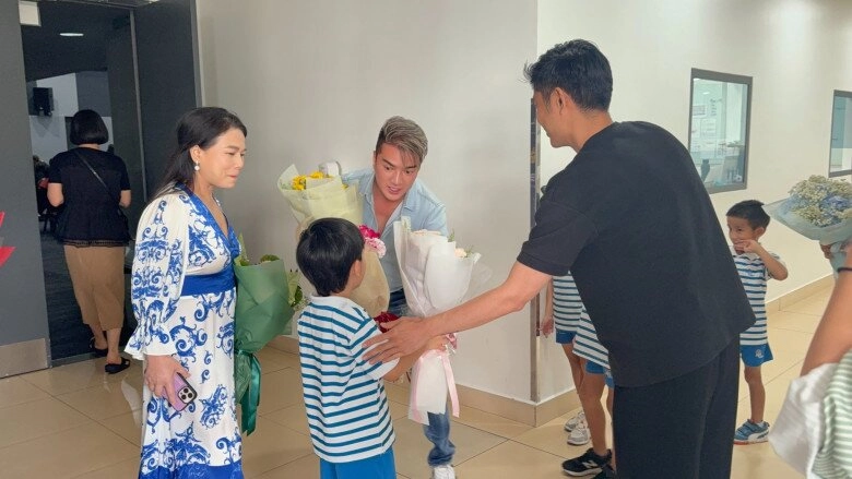 Sao việt 24h hồ ngọc hà diện áo tắm đọ chân cùng con gái lisa 5 tuổi đã sở hữu cặp kiếm nhật đáng ngưỡng mộ - 10