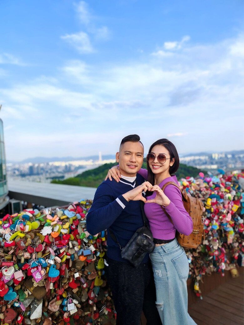 Sao việt 24h hoa hậu 4 con jennifer phạm viết tâm thư mùi mẫn cảm ơn chồng đại gia vì đã chịu đựng mình - 2