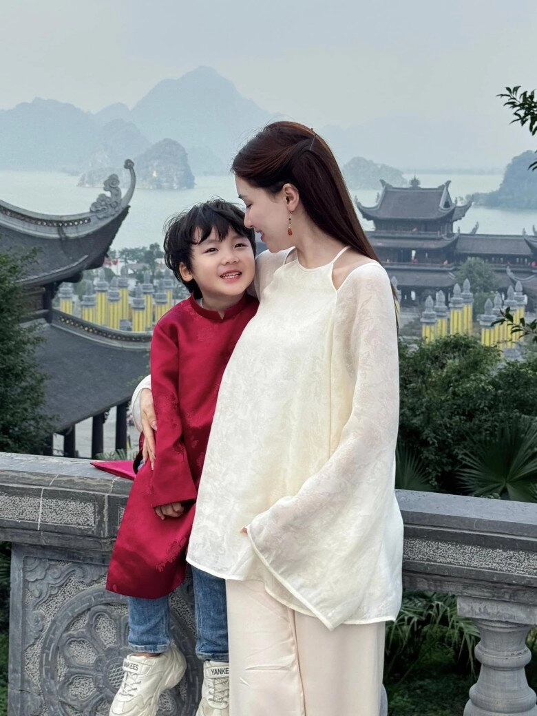 Sao việt 24h khánh thi có trai lạ xin lên phòng riêng dân mạng ghen thay phan hiển nhưng cái kết bất ngờ - 5