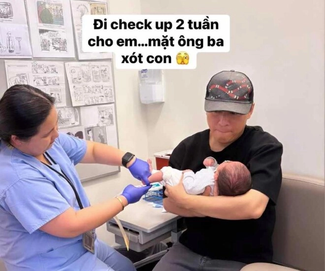 Sao việt 24h lam trường đưa quý tử mới sinh đi khám làm cha lần 3 ở tuổi 51 vẫn xót khi thấy con phải xét nghiệm - 1