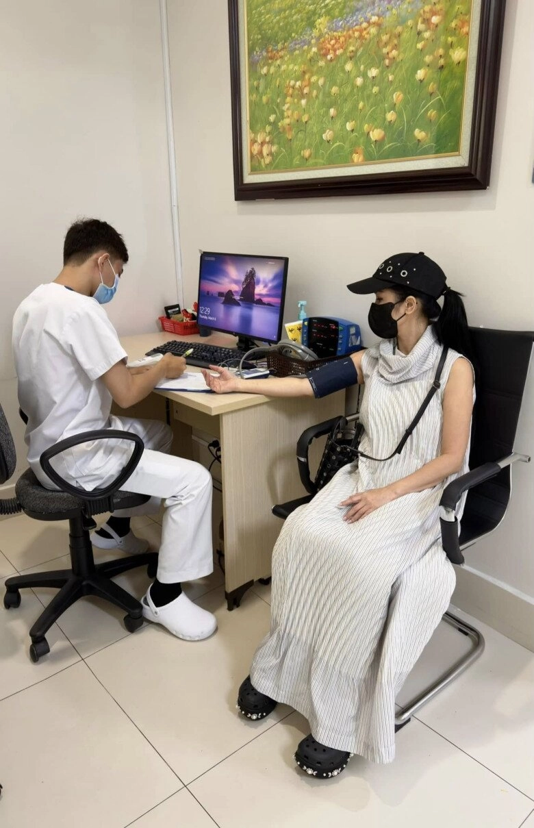 Sao việt 24h lê phương đăng ảnh nắm chặt tay quý bình trên giường bệnh nghẹn ngào vĩnh biệt tình cũ chồng trẻ nói biết ơn - 5
