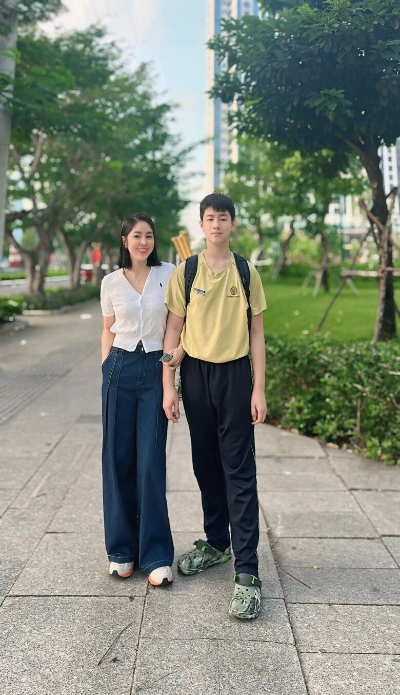 Sao việt 24h lê phương khoe ảnh nhà 3 người vội lên tiếng khi bị nói là đi chơi mà vắng mặt con trai riêng - 3