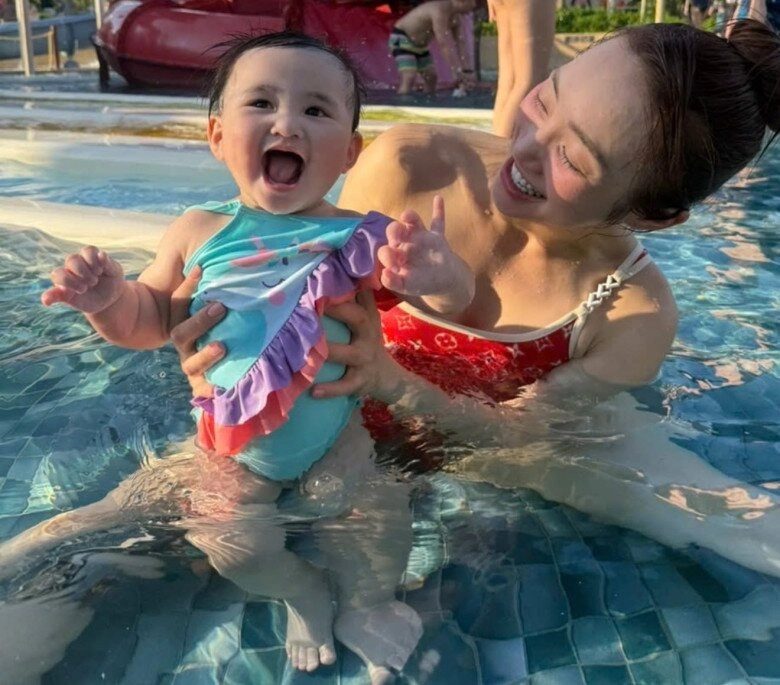 Sao việt 24h lệ quyên khoe chiều cao khiêm tốn bên chàng trai có mái tóc sáng màu còn gọi là mèo con đầy ngọt ngào - 7