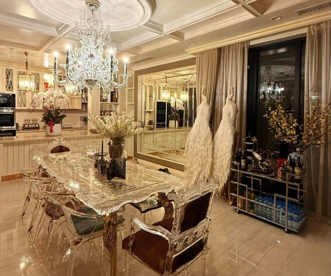 Sao việt 24h lệ quyên sở hữu biệt thự hơn 100 tỷ như bảo tàng nghệ thuật khoe quý tử đập hộp vali trăm triệu - 1