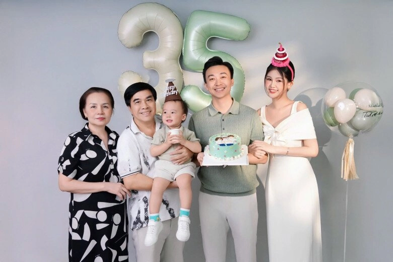 Sao việt 24h lệ quyên sở hữu biệt thự hơn 100 tỷ như bảo tàng nghệ thuật khoe quý tử đập hộp vali trăm triệu - 11