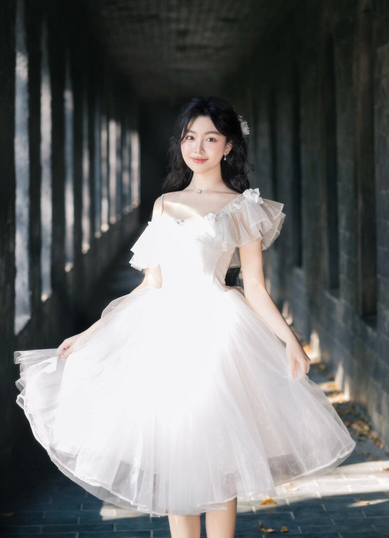 Sao việt 24h lọ lem nhà quyền linh thay đổi phong cách từ nàng thơ sang gợi cảm nhận về nhiều bình luận - 7