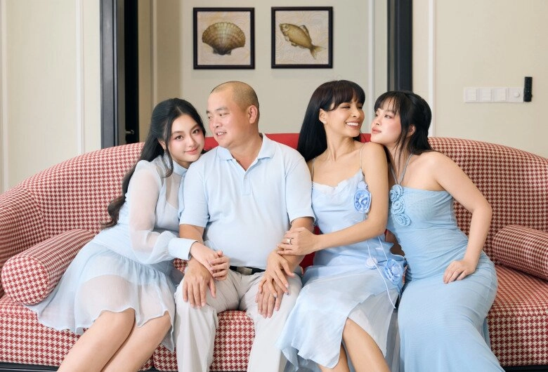Sao việt 24h mc đan lê bất ngờ vì con trai đã cao hơn mẹ gần 1 cái đầu có bờ vai vững chãi ở tuổi 14 - 12