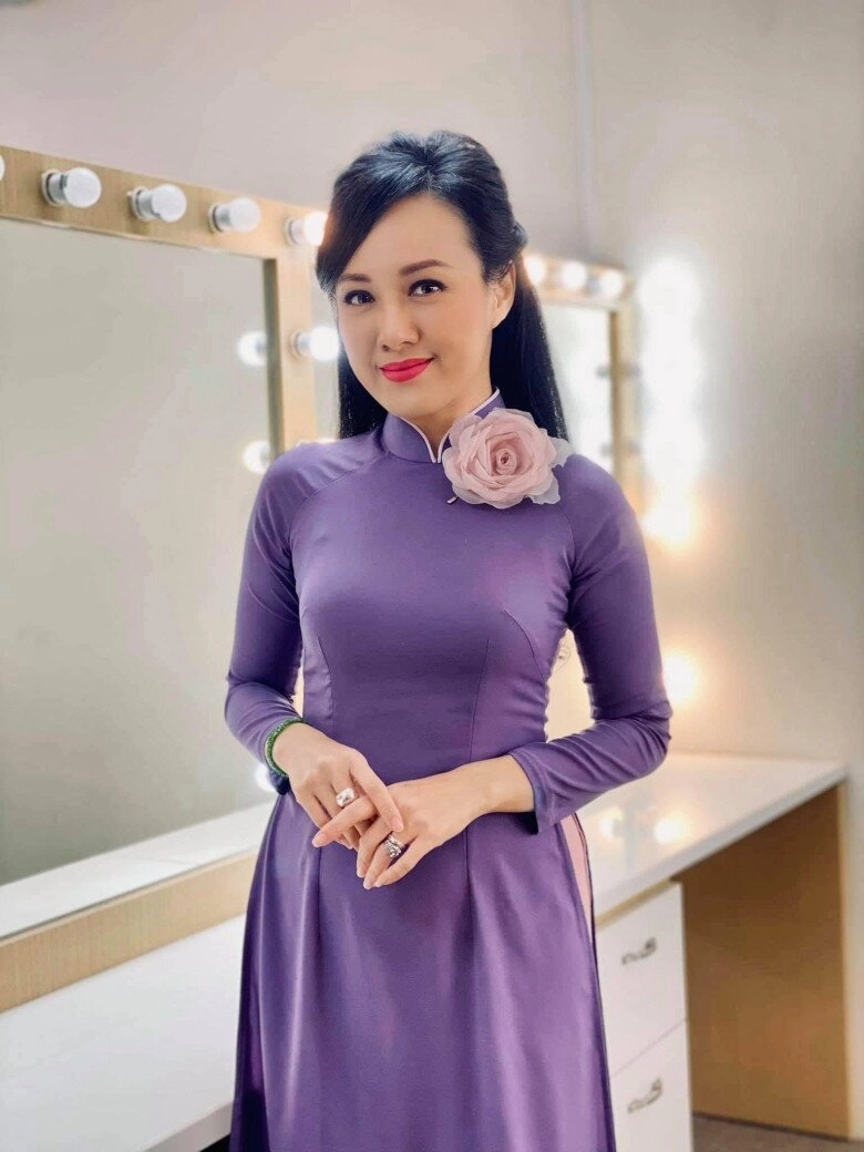 Sao việt 24h mc hoài anh khoe khoảnh khắc chung khung hình với cụ ông u80 lái xe máy từ nghệ an vào tphcm xem diễu binh - 4