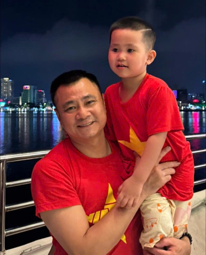 Sao việt 24h mc hoài anh khoe khoảnh khắc chung khung hình với cụ ông u80 lái xe máy từ nghệ an vào tphcm xem diễu binh - 8