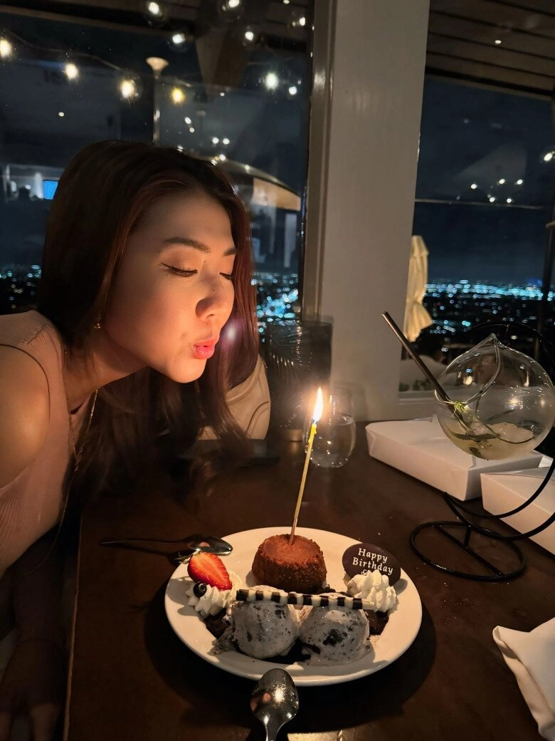 Sao việt 24h mc hoài anh khoe khoảnh khắc chung khung hình với cụ ông u80 lái xe máy từ nghệ an vào tphcm xem diễu binh - 13