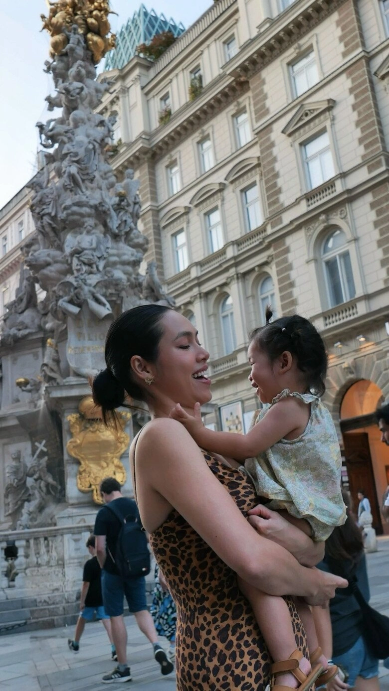 Sao việt 24h mẹ chồng phương oanh hiếm hoi khoe con trai 19 tuổi có phong thái điềm tĩnh vẻ ngoài trưởng thành - 12