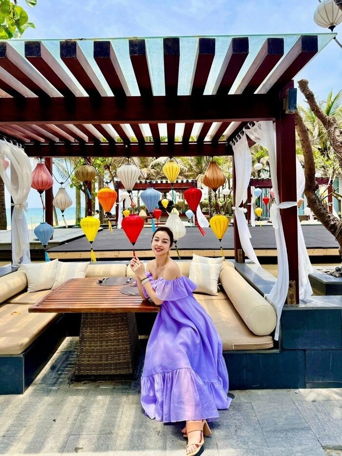 Sao việt 24h midu trẻ như sinh viên khi du lịch cùng chồng minh đạt giữ nguyên ánh mắt si mê nhìn vợ như những ngày đầu - 12