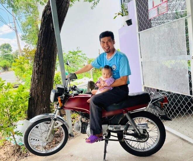 Sao việt 24h nam diễn viên có con đầu lòng ở tuổi 52 với vợ trẻ kém 26 tuổi tươi rói khi lên đồ cùng quý tử - 1
