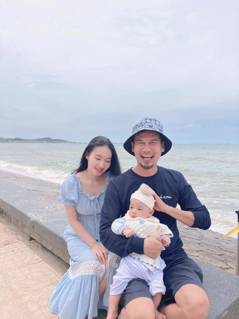 Sao việt 24h nam diễn viên có con đầu lòng ở tuổi 52 với vợ trẻ kém 26 tuổi tươi rói khi lên đồ cùng quý tử - 4