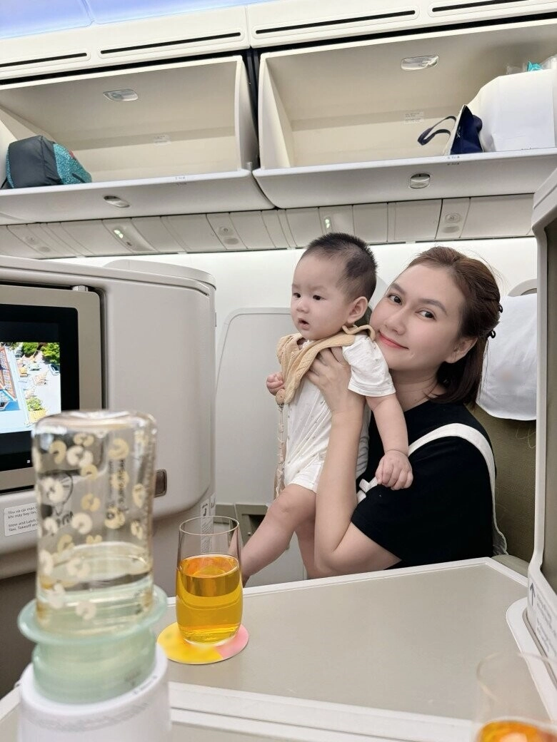 Sao việt 24h nam diễn viên có con đầu lòng ở tuổi 52 với vợ trẻ kém 26 tuổi tươi rói khi lên đồ cùng quý tử - 14