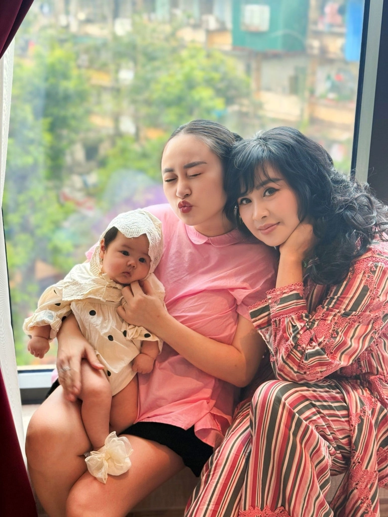 Sao việt 24h nhạc sĩ quốc trung say mê ngắm vẻ đáng yêu của công chúa nhỏ diva thanh lam liền bình luận yêu thương - 3