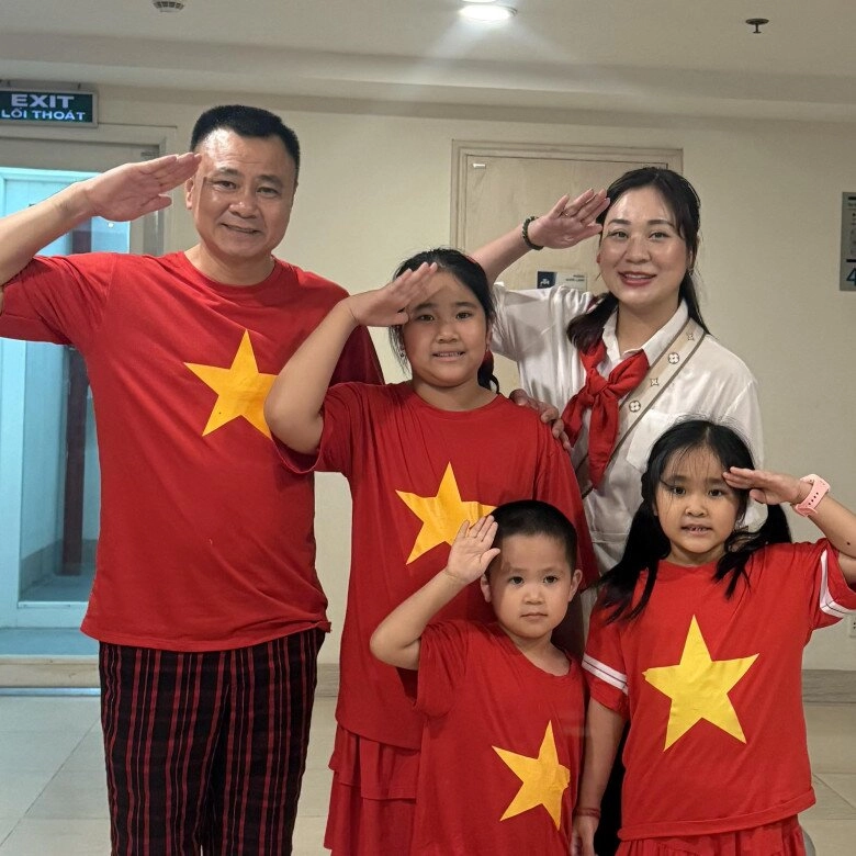Sao việt 24h nhạc sĩ quốc trung say mê ngắm vẻ đáng yêu của công chúa nhỏ diva thanh lam liền bình luận yêu thương - 13