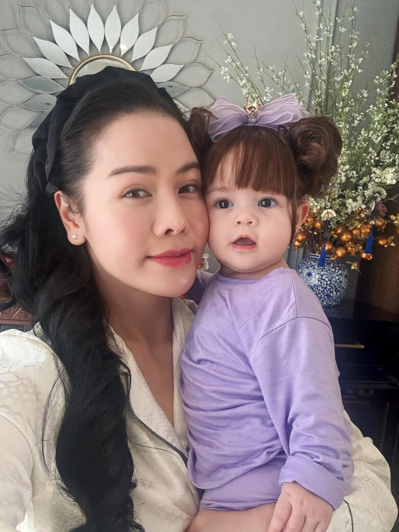 Sao việt 24h nhật kim anh khoe ái nữ lai 6 tháng tuổi gì cũng ăn quý tử 10 tuổi ngày càng đẹp trai bất chấp cam thường - 5