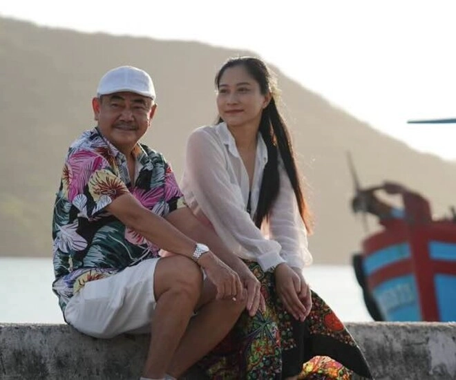Sao việt 24h nsnd việt anh hẹn hò lãng mạn ở biển với bạn gái kém 36 tuổi nữ quản lý khoe đường cong gợi cảm - 1