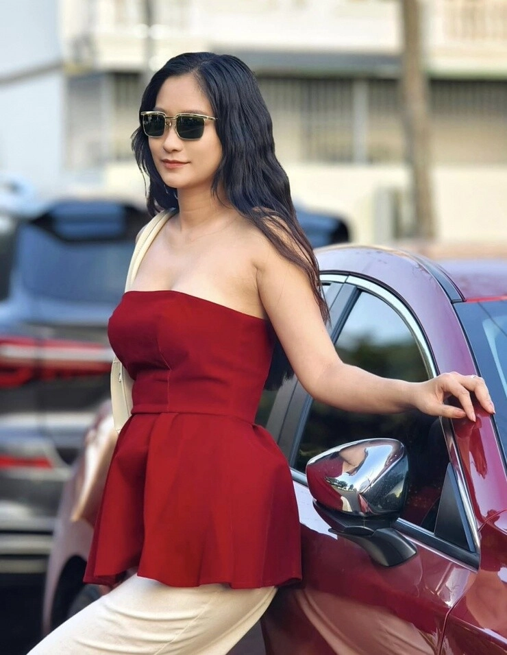Sao việt 24h nsnd việt anh hẹn hò lãng mạn ở biển với bạn gái kém 36 tuổi nữ quản lý khoe đường cong gợi cảm - 4
