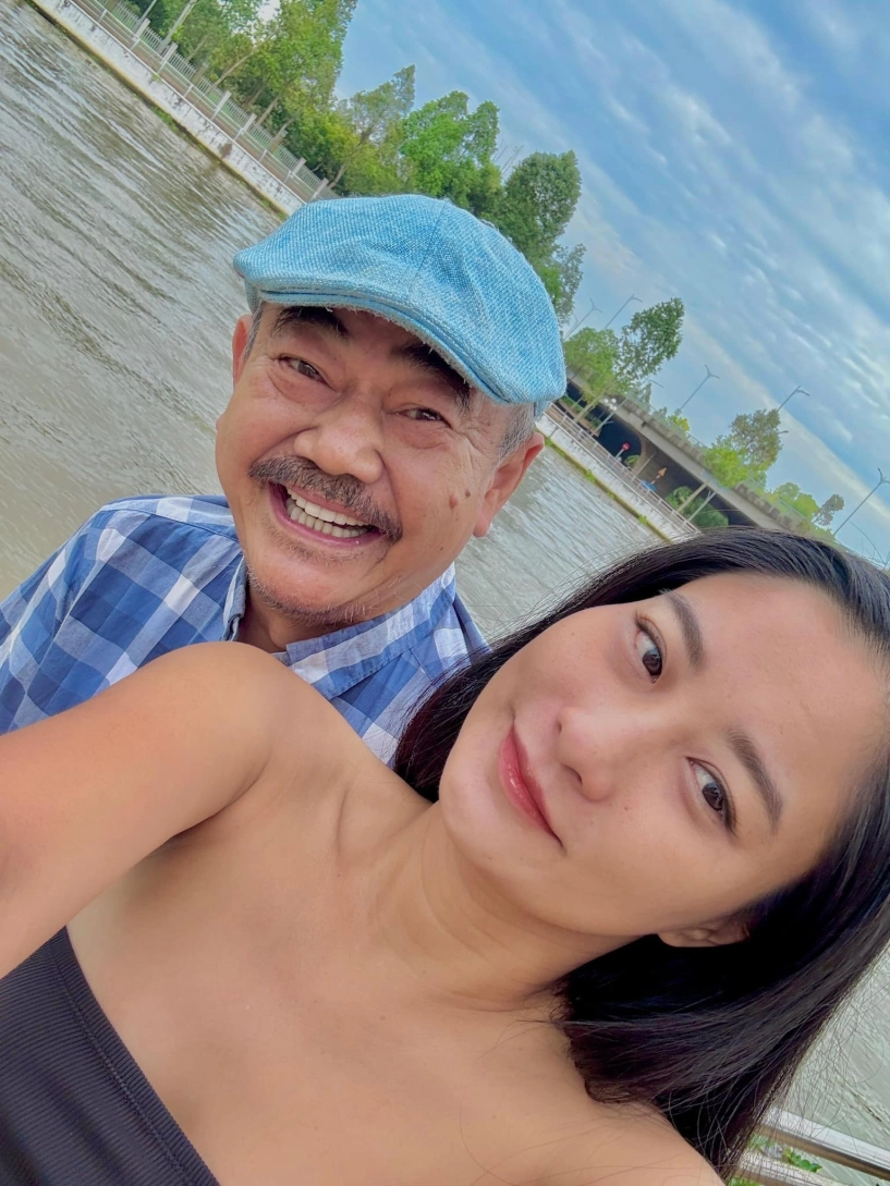 Sao việt 24h nsnd việt anh hẹn hò lãng mạn ở biển với bạn gái kém 36 tuổi nữ quản lý khoe đường cong gợi cảm - 5