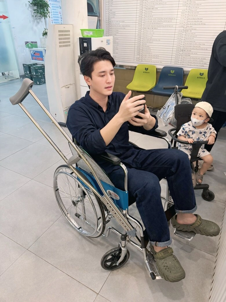 Sao việt 24h nsnd việt anh hẹn hò lãng mạn ở biển với bạn gái kém 36 tuổi nữ quản lý khoe đường cong gợi cảm - 6